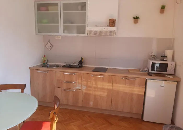 Kadmen Apartment *